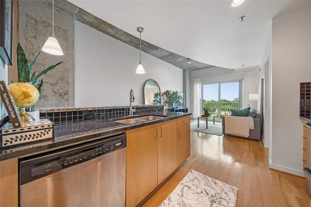 250 Pharr Road Ne Unit 412, Atlanta, Georgia 30305, 1 Bedroom Bedrooms, ,1 BathroomBathrooms,Residential,For Sale,250 Pharr Road Ne Unit 412,7618637
