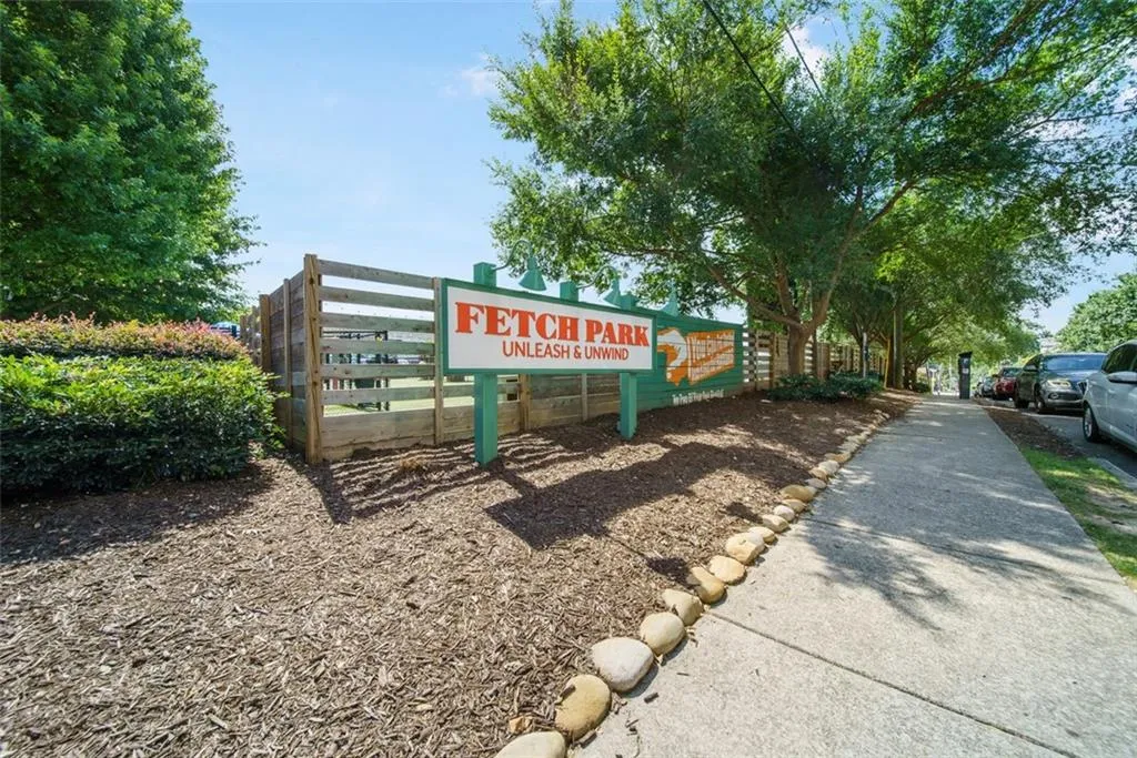 250 Pharr Road Ne Unit 412, Atlanta, Georgia 30305, 1 Bedroom Bedrooms, ,1 BathroomBathrooms,Residential,For Sale,250 Pharr Road Ne Unit 412,7618637