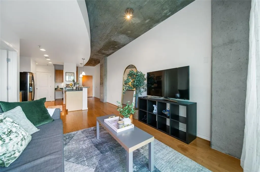 250 Pharr Road Ne Unit 412, Atlanta, Georgia 30305, 1 Bedroom Bedrooms, ,1 BathroomBathrooms,Residential,For Sale,250 Pharr Road Ne Unit 412,7618637