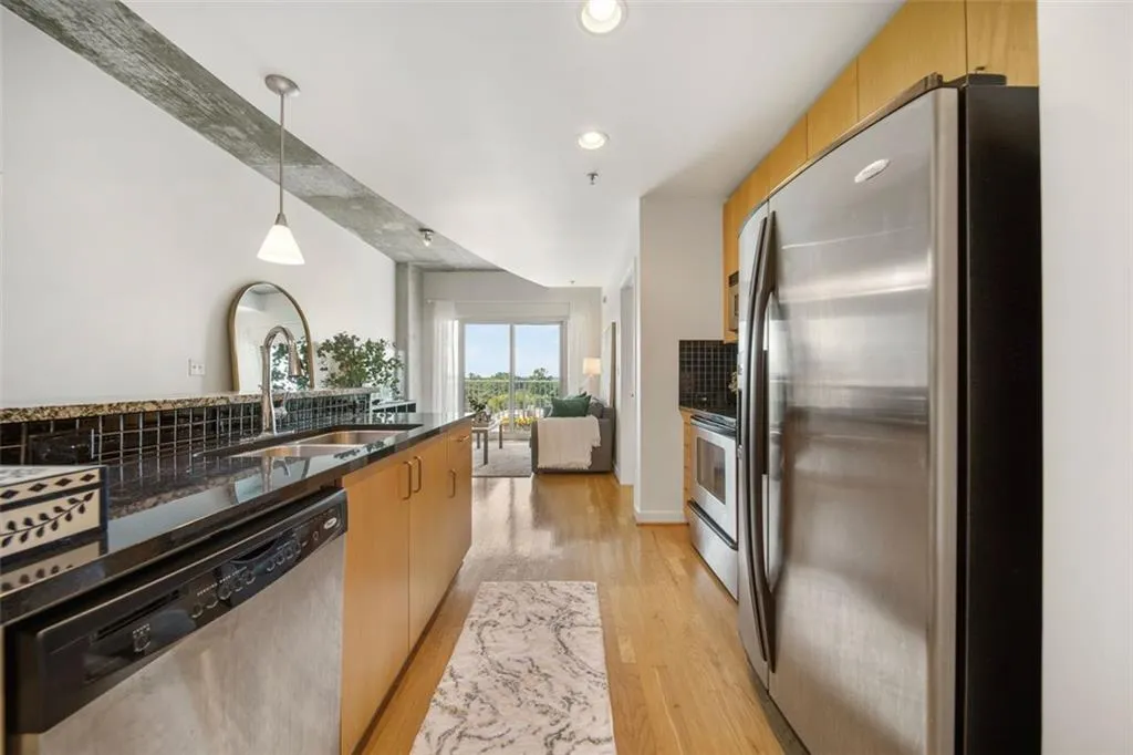 250 Pharr Road Ne Unit 412, Atlanta, Georgia 30305, 1 Bedroom Bedrooms, ,1 BathroomBathrooms,Residential,For Sale,250 Pharr Road Ne Unit 412,7618637