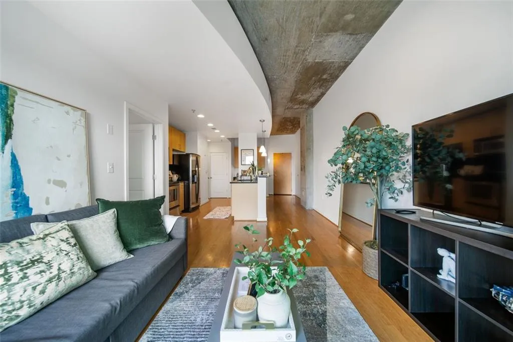 250 Pharr Road Ne Unit 412, Atlanta, Georgia 30305, 1 Bedroom Bedrooms, ,1 BathroomBathrooms,Residential,For Sale,250 Pharr Road Ne Unit 412,7618637