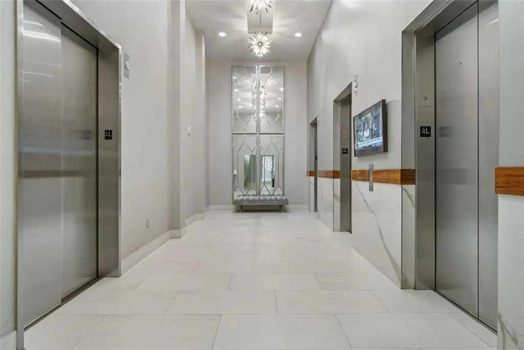 250 Pharr Road Ne Unit 412, Atlanta, Georgia 30305, 1 Bedroom Bedrooms, ,1 BathroomBathrooms,Residential,For Sale,250 Pharr Road Ne Unit 412,7618637