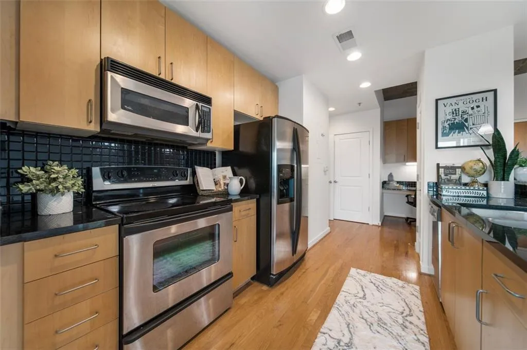 250 Pharr Road Ne Unit 412, Atlanta, Georgia 30305, 1 Bedroom Bedrooms, ,1 BathroomBathrooms,Residential,For Sale,250 Pharr Road Ne Unit 412,7618637