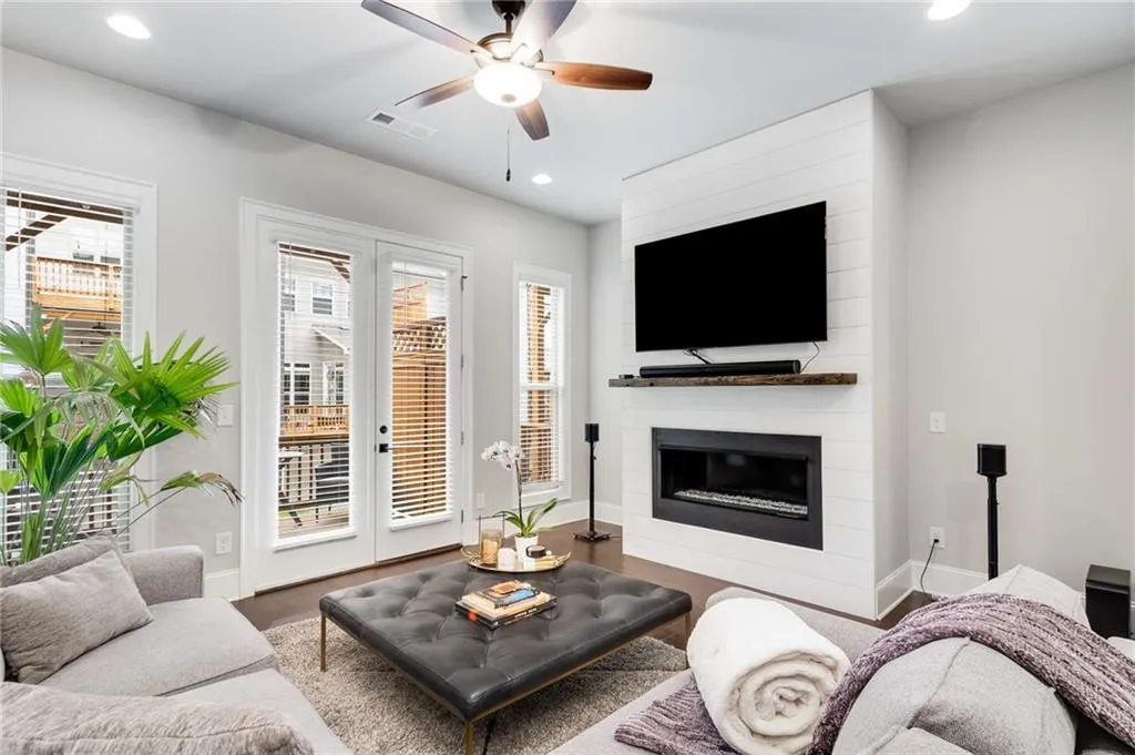 4330 Parkside Place, Atlanta, Georgia 30342, 2 Bedrooms Bedrooms, ,3 BathroomsBathrooms,Residential,For Sale,4330 Parkside Place,7654807