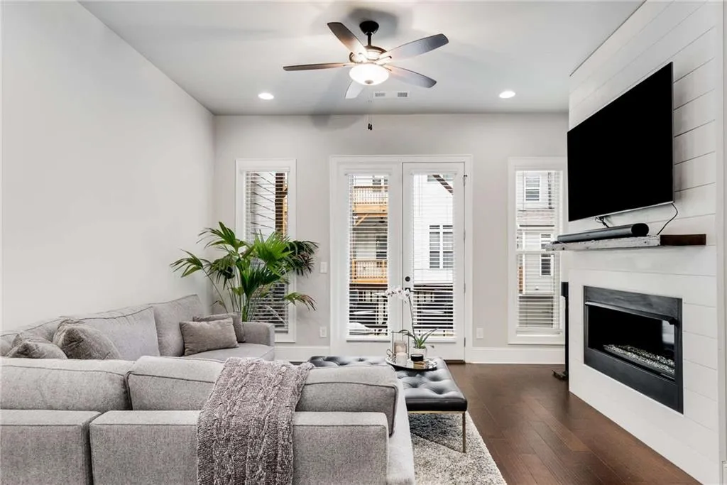 4330 Parkside Place, Atlanta, Georgia 30342, 2 Bedrooms Bedrooms, ,3 BathroomsBathrooms,Residential,For Sale,4330 Parkside Place,7654807