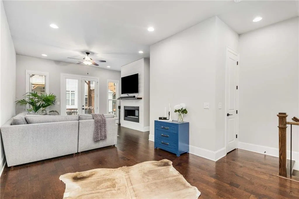 4330 Parkside Place, Atlanta, Georgia 30342, 2 Bedrooms Bedrooms, ,3 BathroomsBathrooms,Residential,For Sale,4330 Parkside Place,7654807