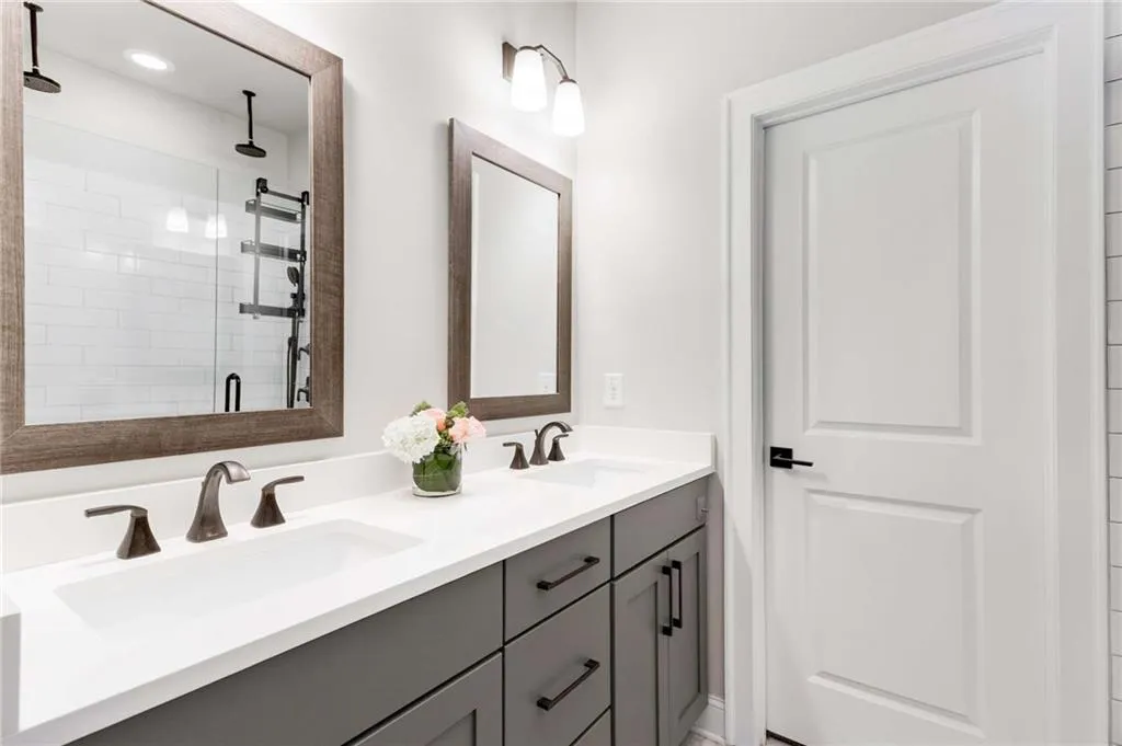 4330 Parkside Place, Atlanta, Georgia 30342, 2 Bedrooms Bedrooms, ,3 BathroomsBathrooms,Residential,For Sale,4330 Parkside Place,7654807