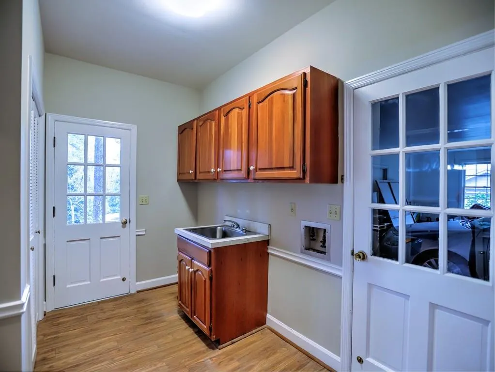 740 Old Post Road, Sandy Springs, Georgia 30328, 4 Bedrooms Bedrooms, ,3 BathroomsBathrooms,Residential,Sold,740 Old Post Road,6690067