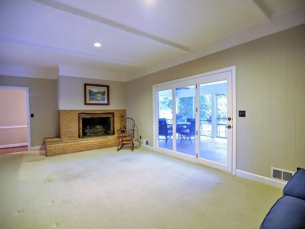 740 Old Post Road, Sandy Springs, Georgia 30328, 4 Bedrooms Bedrooms, ,3 BathroomsBathrooms,Residential,Sold,740 Old Post Road,6690067