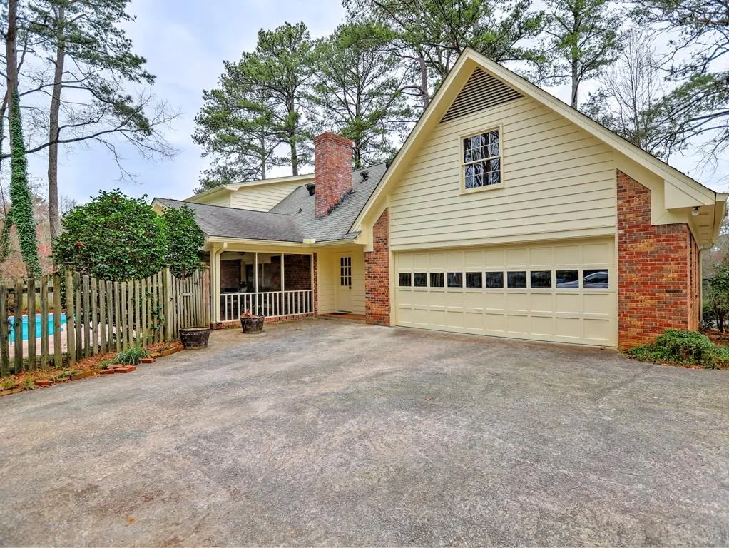 740 Old Post Road, Sandy Springs, Georgia 30328, 4 Bedrooms Bedrooms, ,3 BathroomsBathrooms,Residential,Sold,740 Old Post Road,6690067