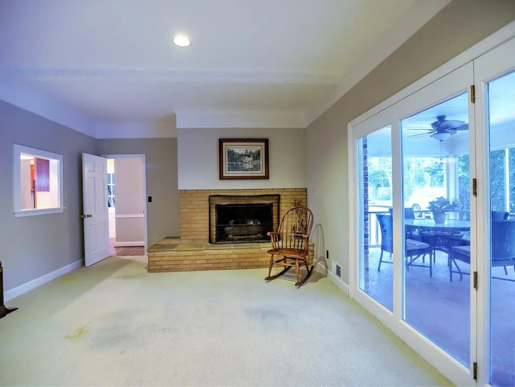 740 Old Post Road, Sandy Springs, Georgia 30328, 4 Bedrooms Bedrooms, ,3 BathroomsBathrooms,Residential,Sold,740 Old Post Road,6690067