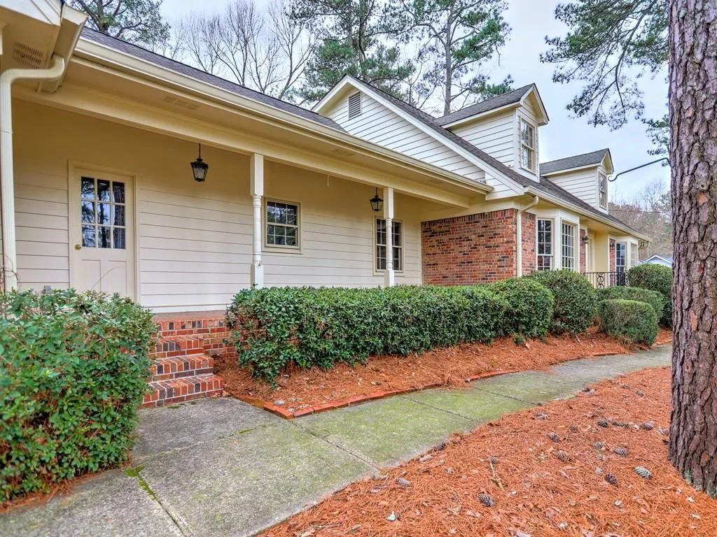 740 Old Post Road, Sandy Springs, Georgia 30328, 4 Bedrooms Bedrooms, ,3 BathroomsBathrooms,Residential,Sold,740 Old Post Road,6690067