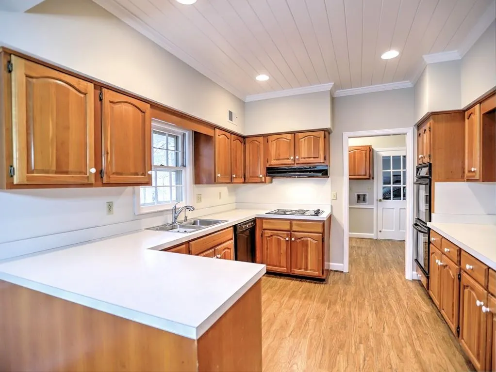 740 Old Post Road, Sandy Springs, Georgia 30328, 4 Bedrooms Bedrooms, ,3 BathroomsBathrooms,Residential,Sold,740 Old Post Road,6690067