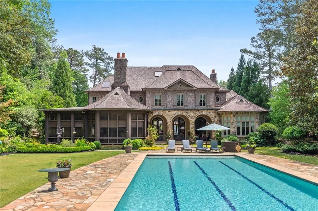 5310 London Drive, Sandy Springs, Georgia 30327, 6 Bedrooms Bedrooms, ,6 BathroomsBathrooms,Residential,Sold,5310 London Drive,7041612