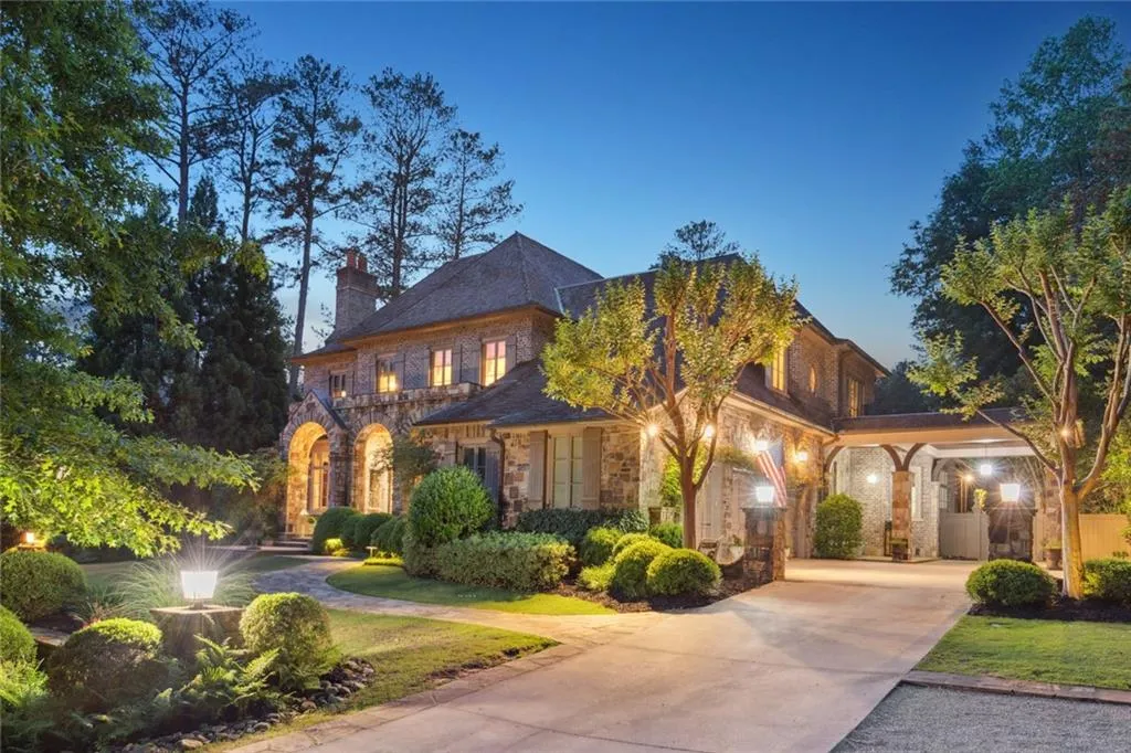 5310 London Drive, Sandy Springs, Georgia 30327, 6 Bedrooms Bedrooms, ,6 BathroomsBathrooms,Residential,Sold,5310 London Drive,7041612