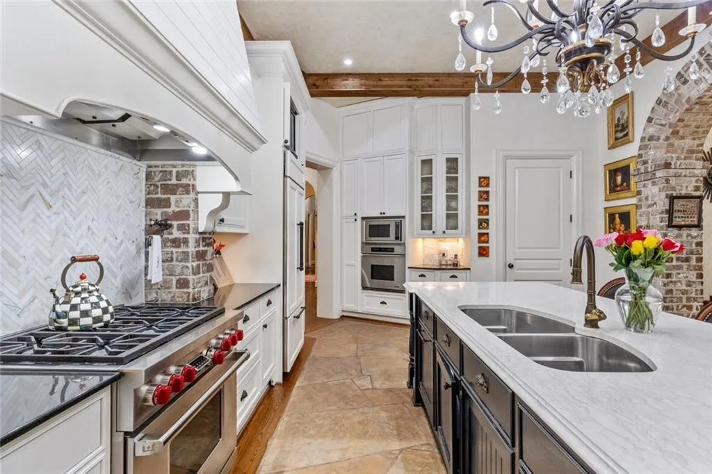 5310 London Drive, Sandy Springs, Georgia 30327, 6 Bedrooms Bedrooms, ,6 BathroomsBathrooms,Residential,Sold,5310 London Drive,7041612