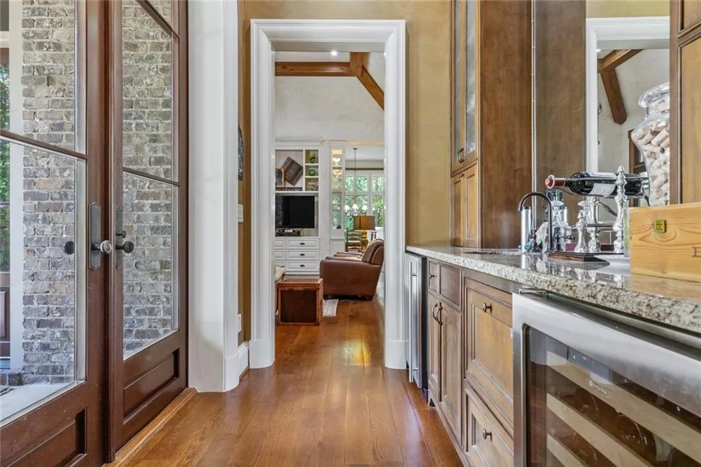 5310 London Drive, Sandy Springs, Georgia 30327, 6 Bedrooms Bedrooms, ,6 BathroomsBathrooms,Residential,Sold,5310 London Drive,7041612