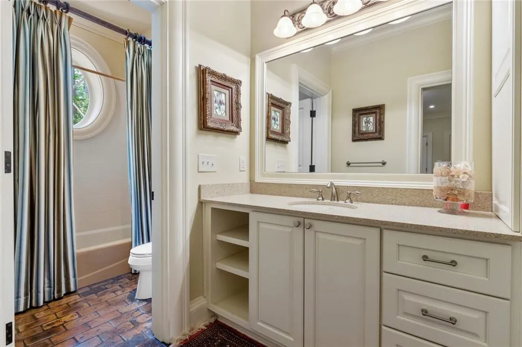 5310 London Drive, Sandy Springs, Georgia 30327, 6 Bedrooms Bedrooms, ,6 BathroomsBathrooms,Residential,Sold,5310 London Drive,7041612