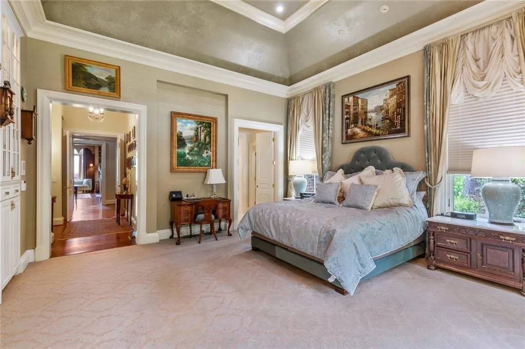 5310 London Drive, Sandy Springs, Georgia 30327, 6 Bedrooms Bedrooms, ,6 BathroomsBathrooms,Residential,Sold,5310 London Drive,7041612
