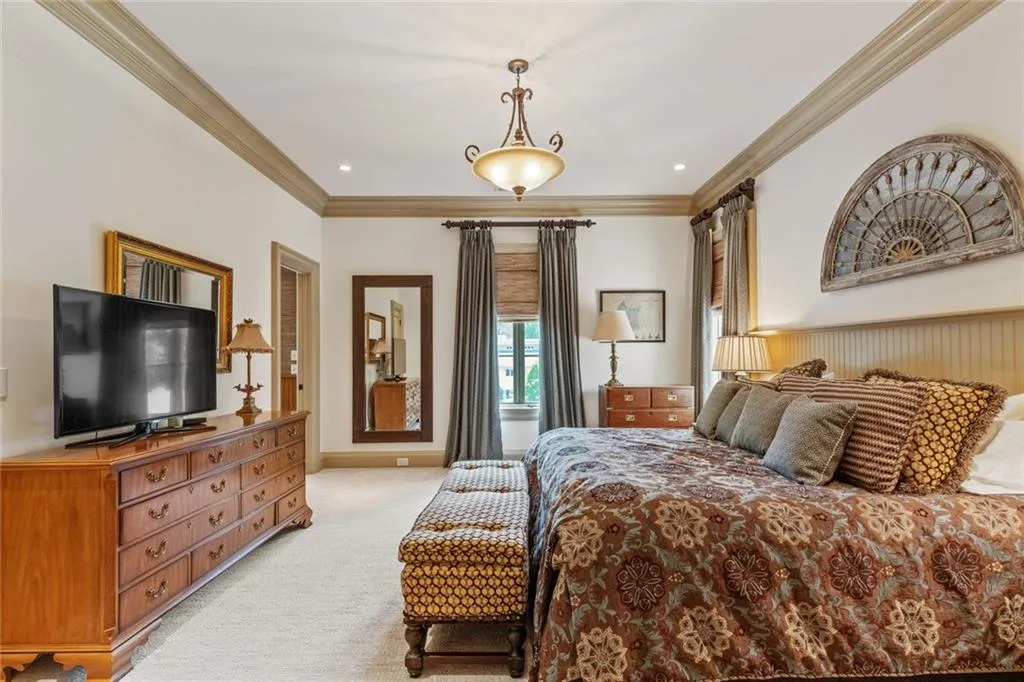 5310 London Drive, Sandy Springs, Georgia 30327, 6 Bedrooms Bedrooms, ,6 BathroomsBathrooms,Residential,Sold,5310 London Drive,7041612
