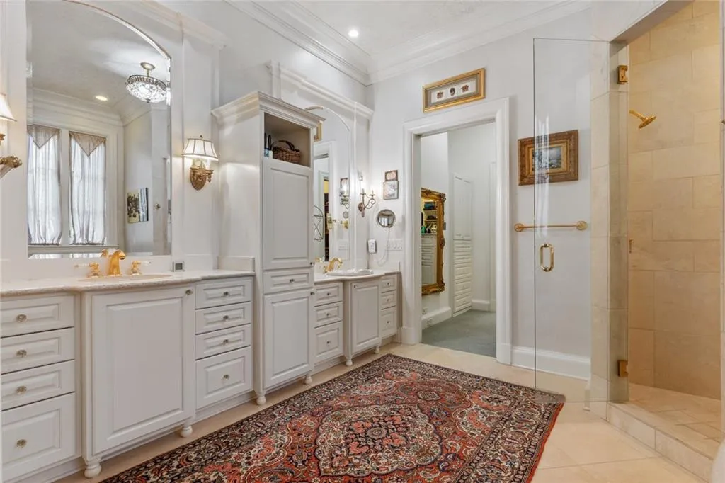 5310 London Drive, Sandy Springs, Georgia 30327, 6 Bedrooms Bedrooms, ,6 BathroomsBathrooms,Residential,Sold,5310 London Drive,7041612