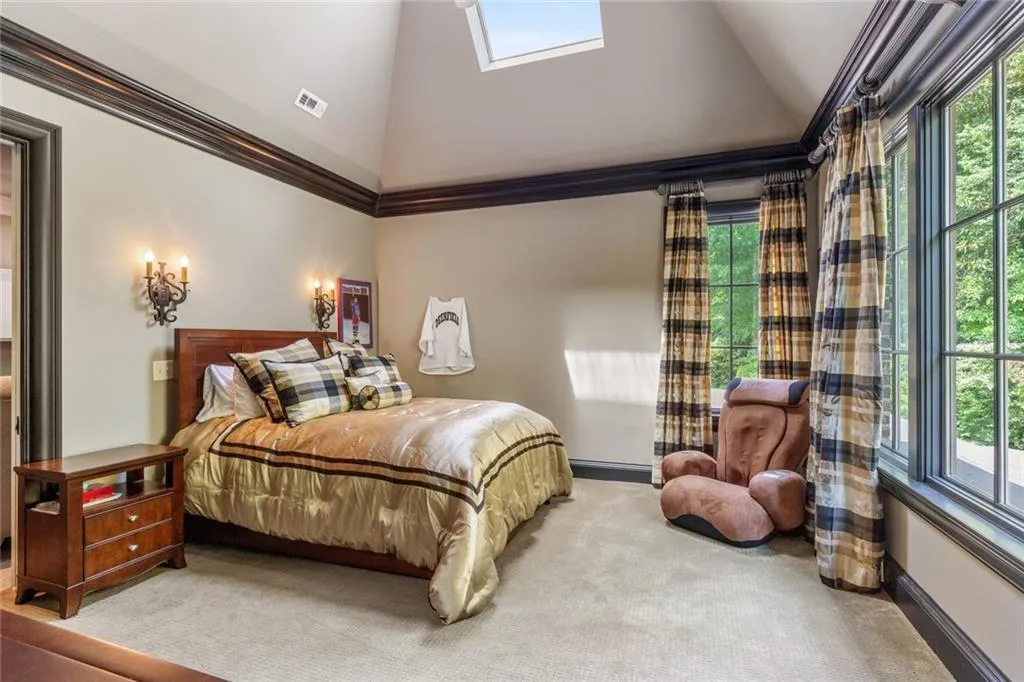 5310 London Drive, Sandy Springs, Georgia 30327, 6 Bedrooms Bedrooms, ,6 BathroomsBathrooms,Residential,Sold,5310 London Drive,7041612