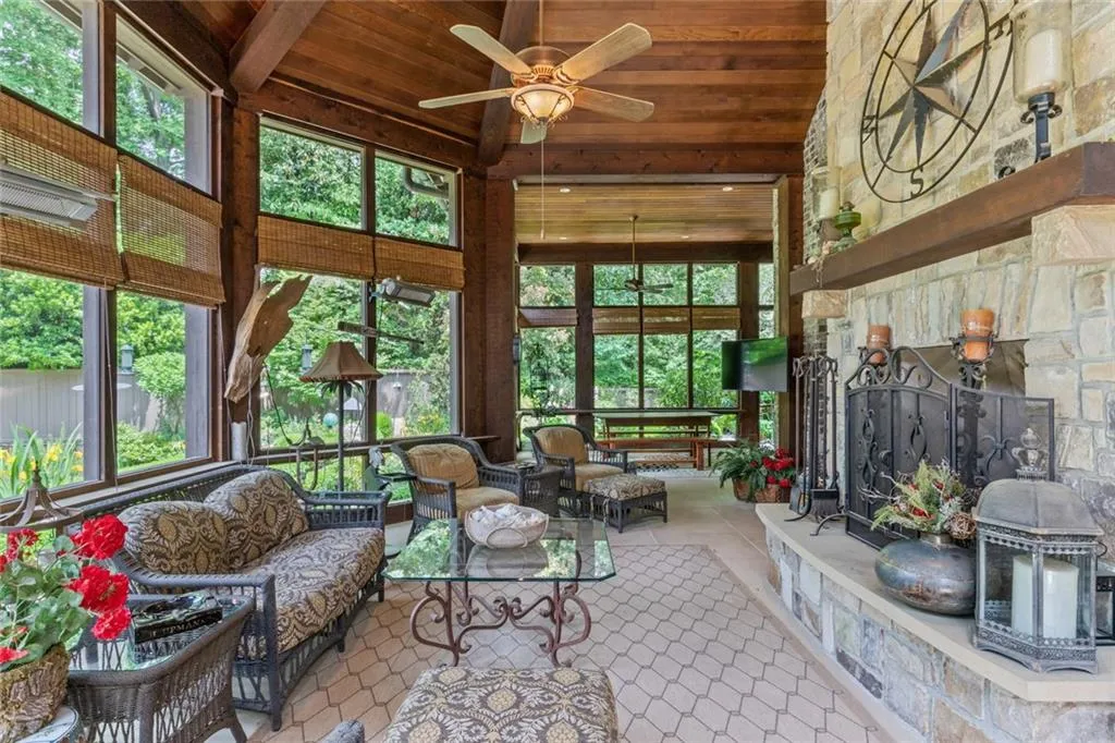 5310 London Drive, Sandy Springs, Georgia 30327, 6 Bedrooms Bedrooms, ,6 BathroomsBathrooms,Residential,Sold,5310 London Drive,7041612