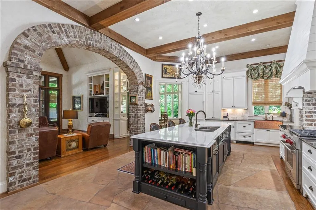 5310 London Drive, Sandy Springs, Georgia 30327, 6 Bedrooms Bedrooms, ,6 BathroomsBathrooms,Residential,Sold,5310 London Drive,7041612