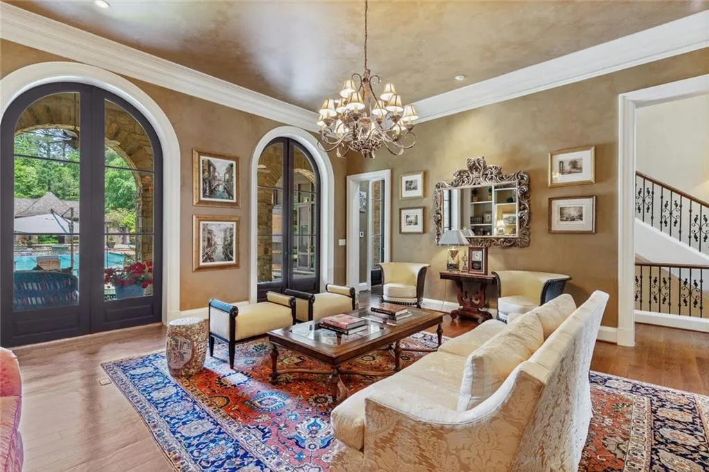 5310 London Drive, Sandy Springs, Georgia 30327, 6 Bedrooms Bedrooms, ,6 BathroomsBathrooms,Residential,Sold,5310 London Drive,7041612