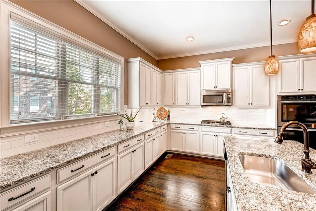 973 Thibideau Court, Sandy Springs, Georgia 30328, 3 Bedrooms Bedrooms, ,3 BathroomsBathrooms,Residential,Sold,973 Thibideau Court,5762241