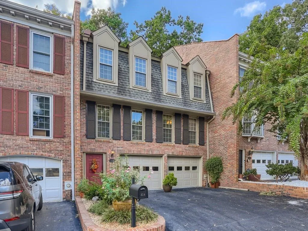 324 The Chace, Sandy Springs, Georgia 30328, 4 Bedrooms Bedrooms, ,3 BathroomsBathrooms,Residential,Sold,324 The Chace,7148810