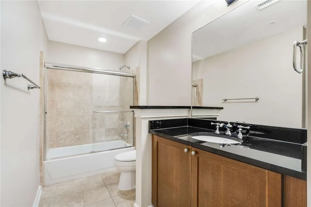 3275 Lenox Road Ne Unit #302, Atlanta, Georgia 30324, 2 Bedrooms Bedrooms, ,2 BathroomsBathrooms,Residential,For Sale,3275 Lenox Road Ne Unit #302,7635556