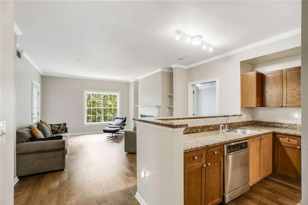 3275 Lenox Road Ne Unit #302, Atlanta, Georgia 30324, 2 Bedrooms Bedrooms, ,2 BathroomsBathrooms,Residential,For Sale,3275 Lenox Road Ne Unit #302,7635556