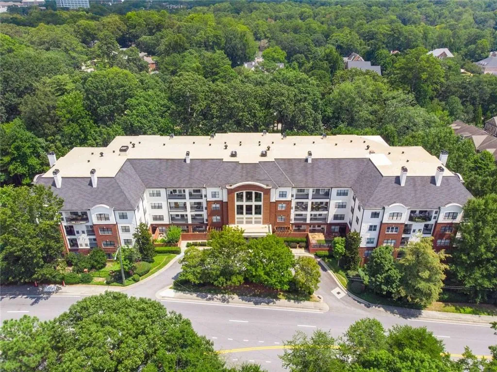 3275 Lenox Road Ne Unit #302, Atlanta, Georgia 30324, 2 Bedrooms Bedrooms, ,2 BathroomsBathrooms,Residential,For Sale,3275 Lenox Road Ne Unit #302,7635556