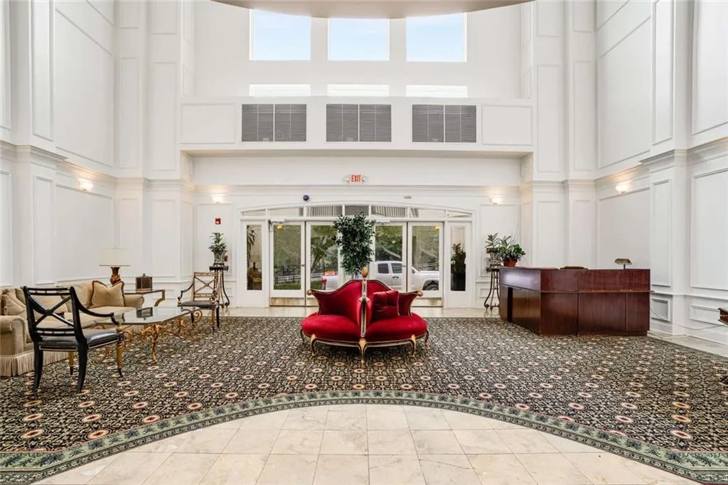 3275 Lenox Road Ne Unit #302, Atlanta, Georgia 30324, 2 Bedrooms Bedrooms, ,2 BathroomsBathrooms,Residential,For Sale,3275 Lenox Road Ne Unit #302,7635556