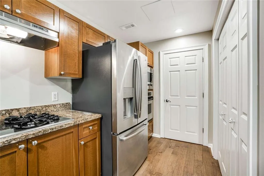 3275 Lenox Road Ne Unit #302, Atlanta, Georgia 30324, 2 Bedrooms Bedrooms, ,2 BathroomsBathrooms,Residential,For Sale,3275 Lenox Road Ne Unit #302,7635556