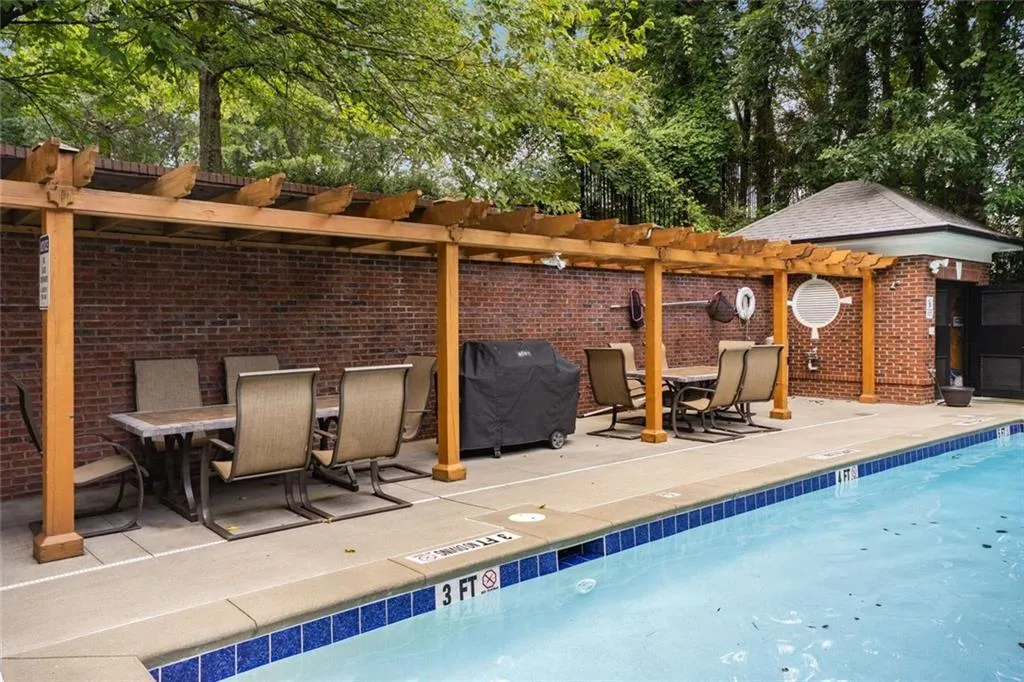3275 Lenox Road Ne Unit #302, Atlanta, Georgia 30324, 2 Bedrooms Bedrooms, ,2 BathroomsBathrooms,Residential,For Sale,3275 Lenox Road Ne Unit #302,7635556