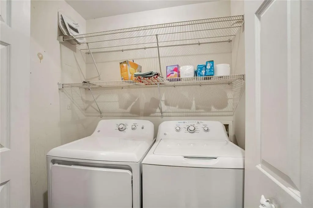 3275 Lenox Road Ne Unit #302, Atlanta, Georgia 30324, 2 Bedrooms Bedrooms, ,2 BathroomsBathrooms,Residential,For Sale,3275 Lenox Road Ne Unit #302,7635556