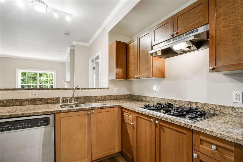 3275 Lenox Road Ne Unit #302, Atlanta, Georgia 30324, 2 Bedrooms Bedrooms, ,2 BathroomsBathrooms,Residential,For Sale,3275 Lenox Road Ne Unit #302,7635556