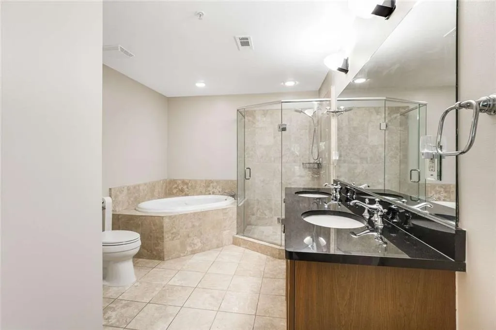 3275 Lenox Road Ne Unit #302, Atlanta, Georgia 30324, 2 Bedrooms Bedrooms, ,2 BathroomsBathrooms,Residential,For Sale,3275 Lenox Road Ne Unit #302,7635556
