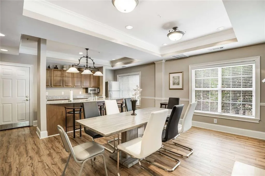 3275 Lenox Road Ne Unit #302, Atlanta, Georgia 30324, 2 Bedrooms Bedrooms, ,2 BathroomsBathrooms,Residential,For Sale,3275 Lenox Road Ne Unit #302,7635556