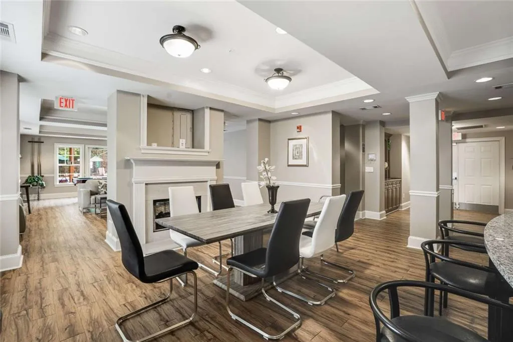 3275 Lenox Road Ne Unit #302, Atlanta, Georgia 30324, 2 Bedrooms Bedrooms, ,2 BathroomsBathrooms,Residential,For Sale,3275 Lenox Road Ne Unit #302,7635556