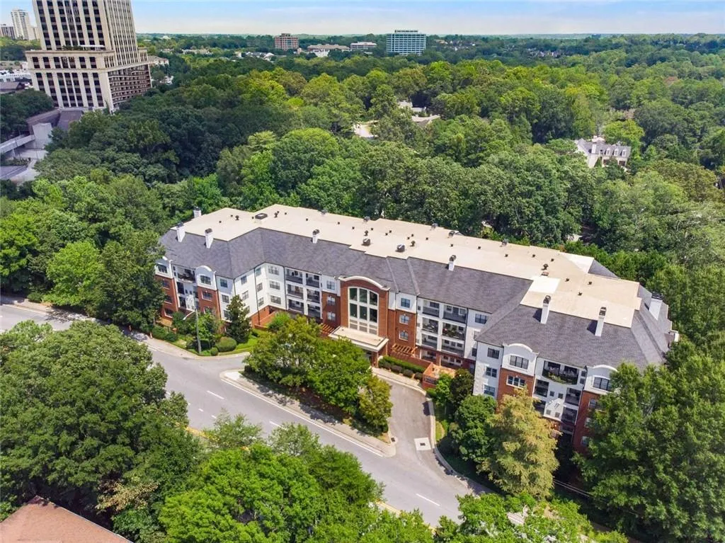 3275 Lenox Road Ne Unit #302, Atlanta, Georgia 30324, 2 Bedrooms Bedrooms, ,2 BathroomsBathrooms,Residential,For Sale,3275 Lenox Road Ne Unit #302,7635556