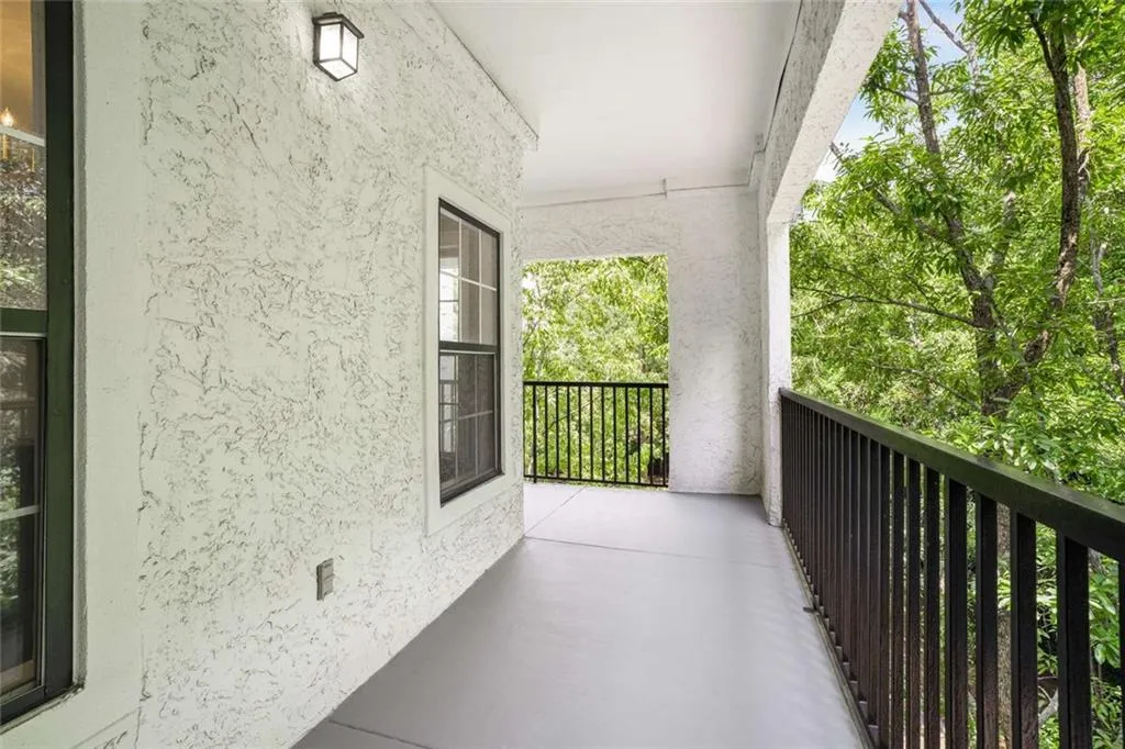 3275 Lenox Road Ne Unit #302, Atlanta, Georgia 30324, 2 Bedrooms Bedrooms, ,2 BathroomsBathrooms,Residential,For Sale,3275 Lenox Road Ne Unit #302,7635556