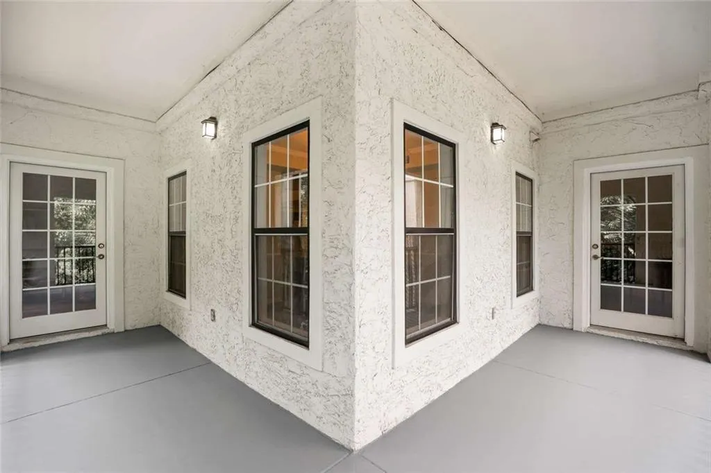 3275 Lenox Road Ne Unit #302, Atlanta, Georgia 30324, 2 Bedrooms Bedrooms, ,2 BathroomsBathrooms,Residential,For Sale,3275 Lenox Road Ne Unit #302,7635556