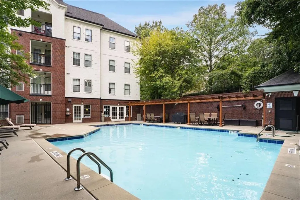 3275 Lenox Road Ne Unit #302, Atlanta, Georgia 30324, 2 Bedrooms Bedrooms, ,2 BathroomsBathrooms,Residential,For Sale,3275 Lenox Road Ne Unit #302,7635556