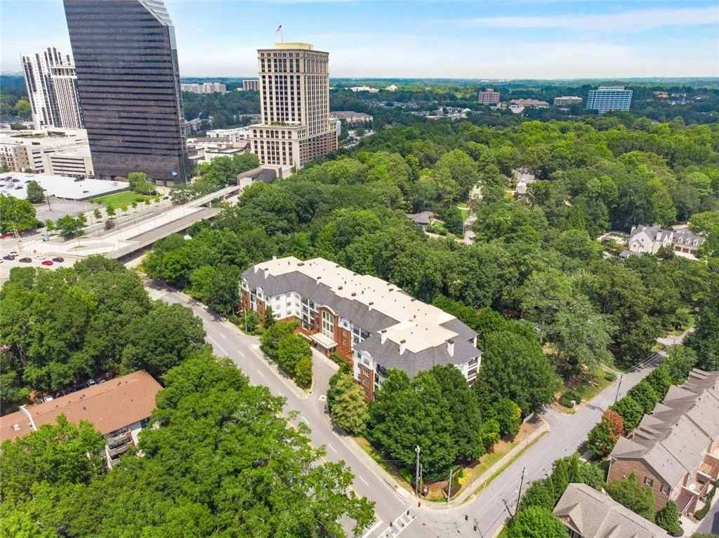 3275 Lenox Road Ne Unit #302, Atlanta, Georgia 30324, 2 Bedrooms Bedrooms, ,2 BathroomsBathrooms,Residential,For Sale,3275 Lenox Road Ne Unit #302,7635556