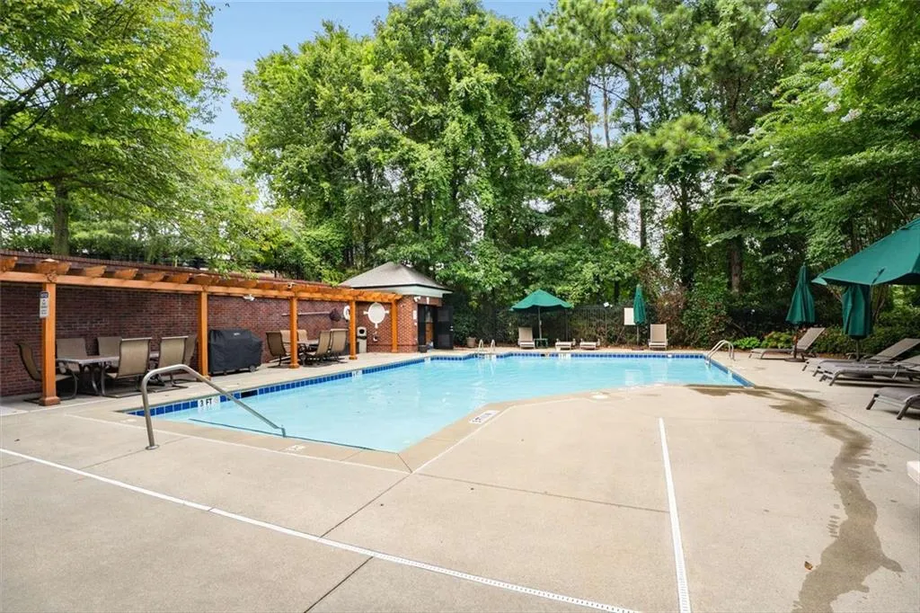 3275 Lenox Road Ne Unit #302, Atlanta, Georgia 30324, 2 Bedrooms Bedrooms, ,2 BathroomsBathrooms,Residential,For Sale,3275 Lenox Road Ne Unit #302,7635556
