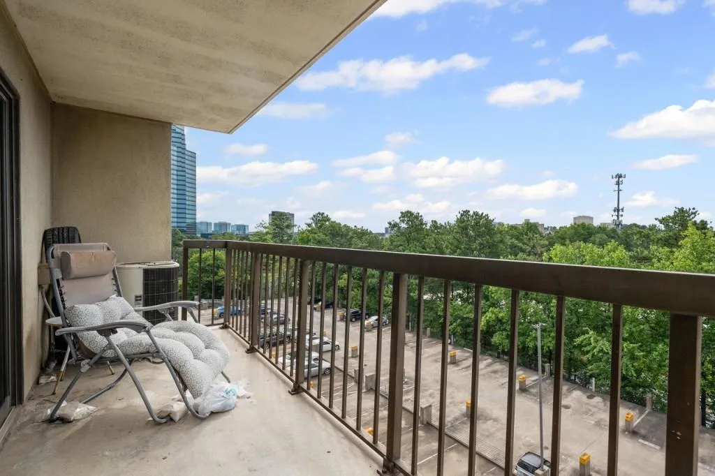 795 Hammond Drive Unit 606, Atlanta, Georgia 30328, 2 Bedrooms Bedrooms, ,1 BathroomBathrooms,Residential,For Sale,795 Hammond Drive Unit 606,7639679