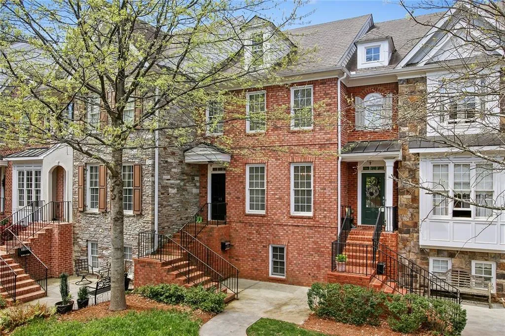 93 Chemin De Vie, Sandy Springs, Georgia 30342, 3 Bedrooms Bedrooms, ,3 BathroomsBathrooms,Residential,Sold,93 Chemin De Vie,5827512